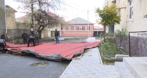 Zaqatalada güclü küləyin törətdiyi fəsadlar aradan qaldırılır